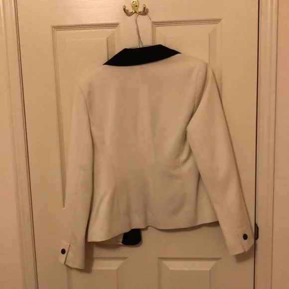 White suit - Picture 4 of 5